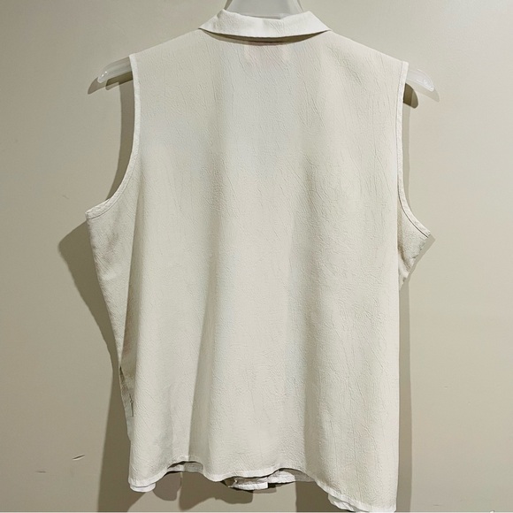 IMAGE Sleeveless Button-down Shirt - Picture 2 of 9